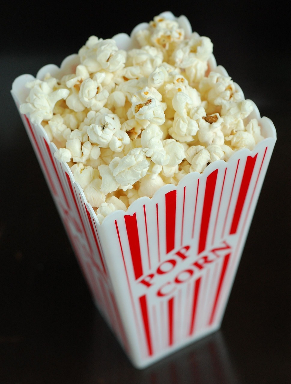V kinÄ› miluji popcorn. 