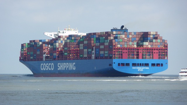 kontejnery na moři